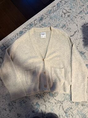 Abercrombie & Fitch Cream Button-Front V-Neck Pocket Cardigan